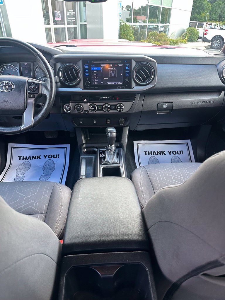 Used 2017 Toyota Tacoma SR5 AWD/4WD image 6