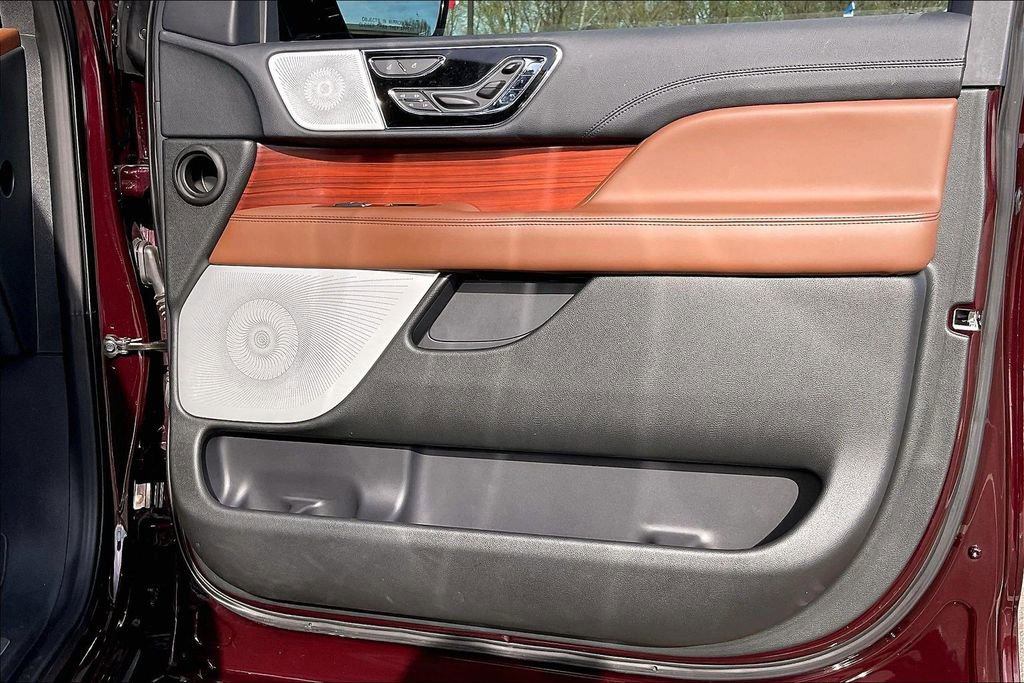 Used 2023 Lincoln Navigator Reserve image 23