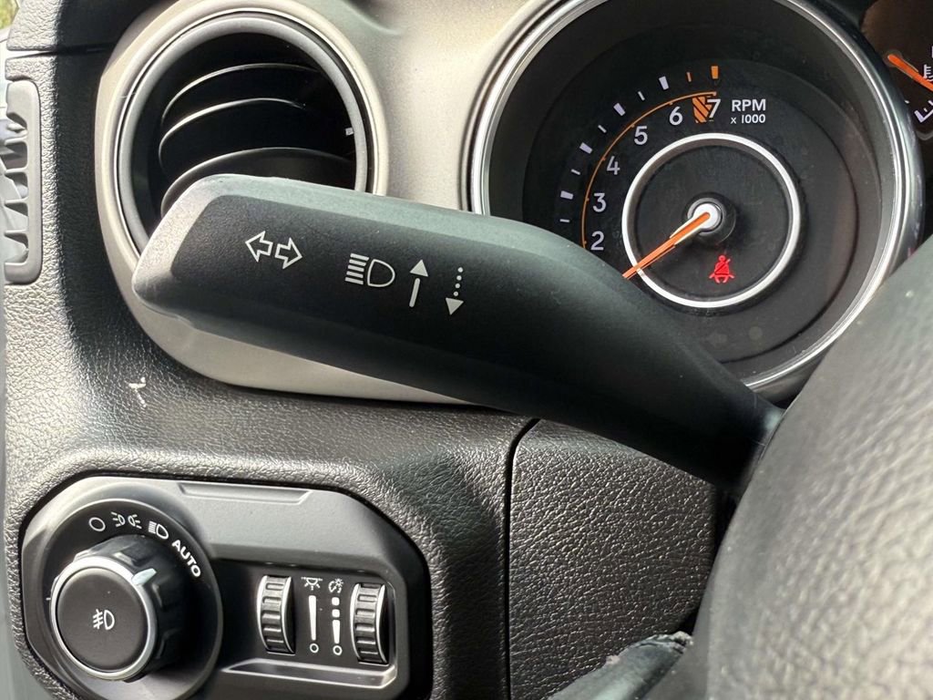 Used 2018 Jeep Wrangler Unlimited Sport S image 29