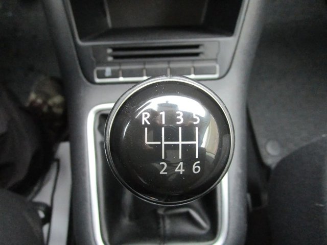 Used 2013 Volkswagen Tiguan S image 14