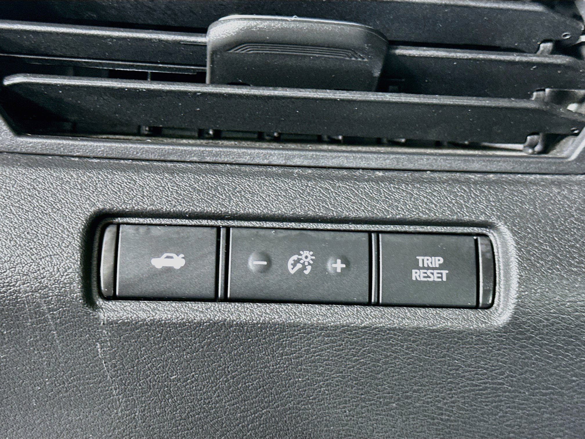Used 2024 Nissan Altima 2.5 SV FWD image 17