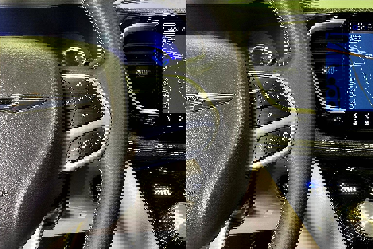 Used 2024 Chrysler Pacifica Select image 12