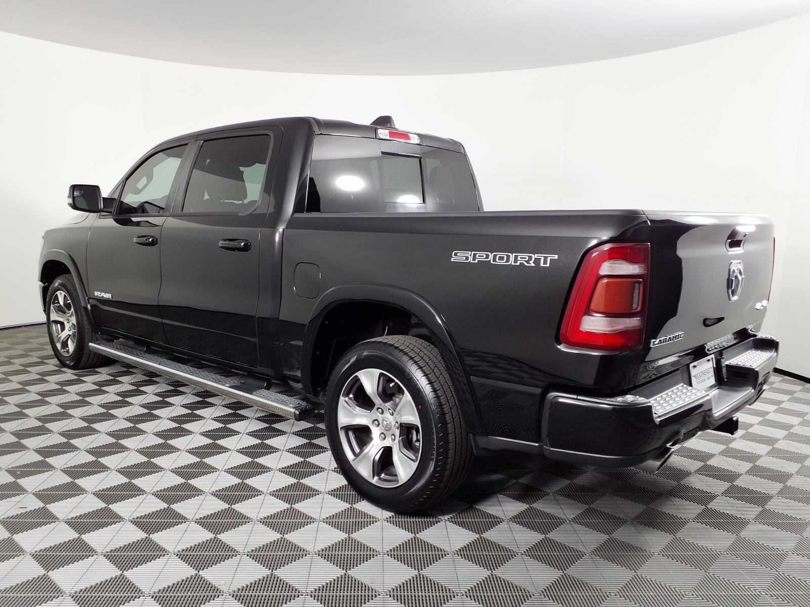 Used 2021 RAM 1500 Laramie w/ Sport Appearance Package AWD/4WD image 6