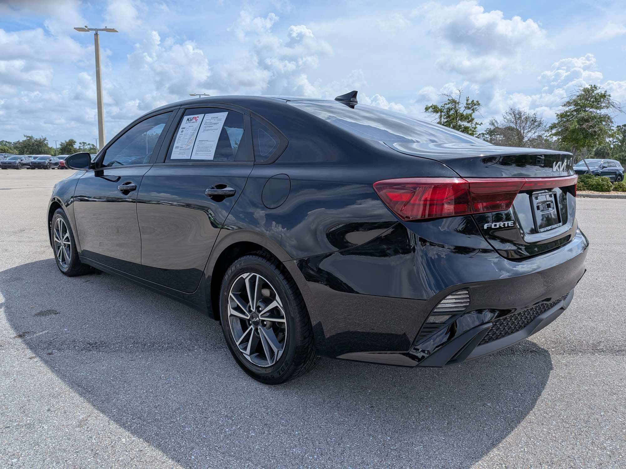 Used 2023 Kia Forte LXS w/ LXS Technology Package FWD image 7