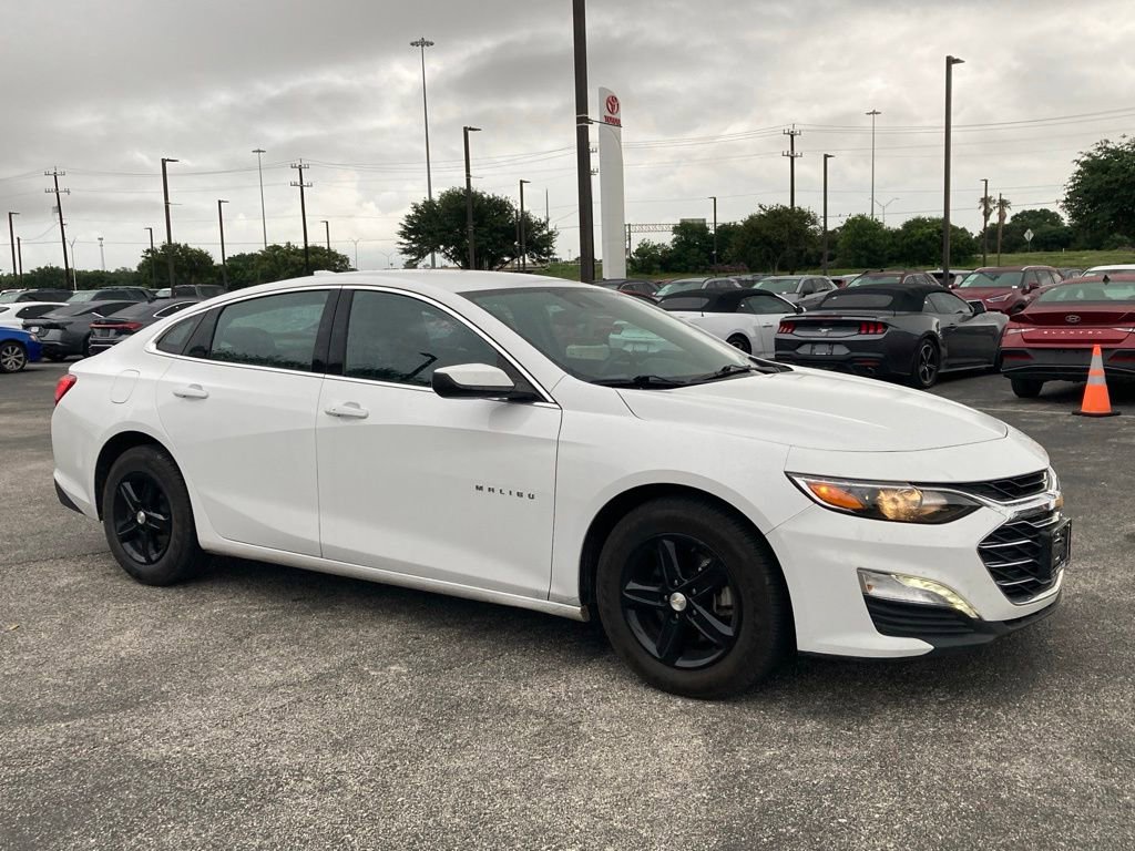 Used 2023 Chevrolet Malibu LT FWD image 2