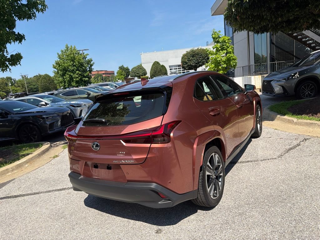 Certified 2025 Lexus UX 300h AWD w/ Accessory Package (Z1) image 18