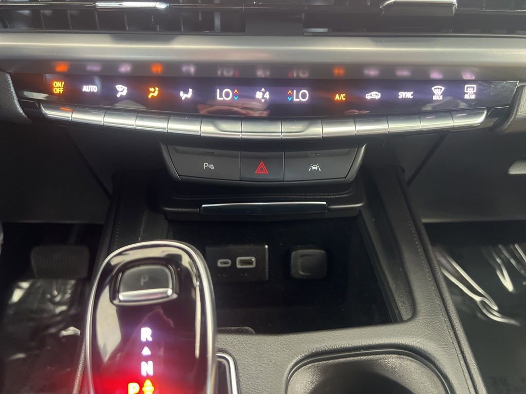 Used 2024 Cadillac XT4 Premium Luxury image 33