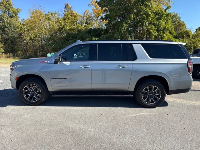 Used 2024 Chevrolet Suburban Z71 w/ Luxury Package image 2