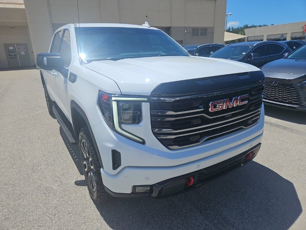 Used 2025 GMC Sierra 1500 AT4 w/ AT4 Premium Package AWD/4WD image 3