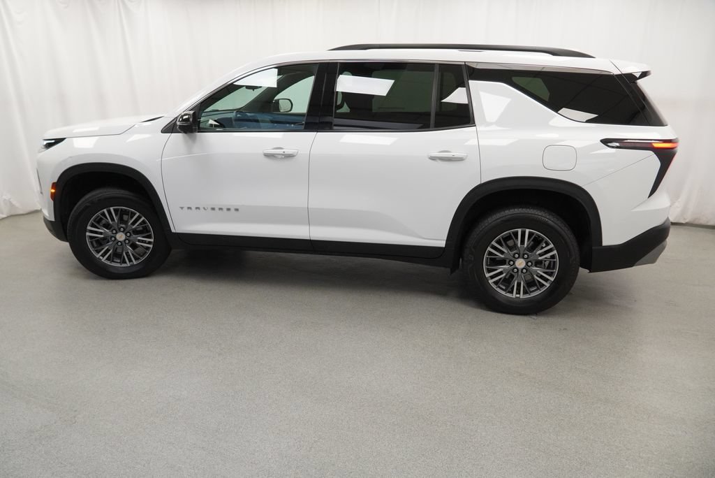 Certified 2024 Chevrolet Traverse LT w/ Trailering Package FWD image 40