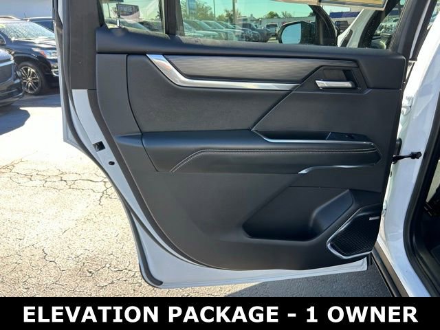 Used 2025 GMC Acadia Elevation image 12