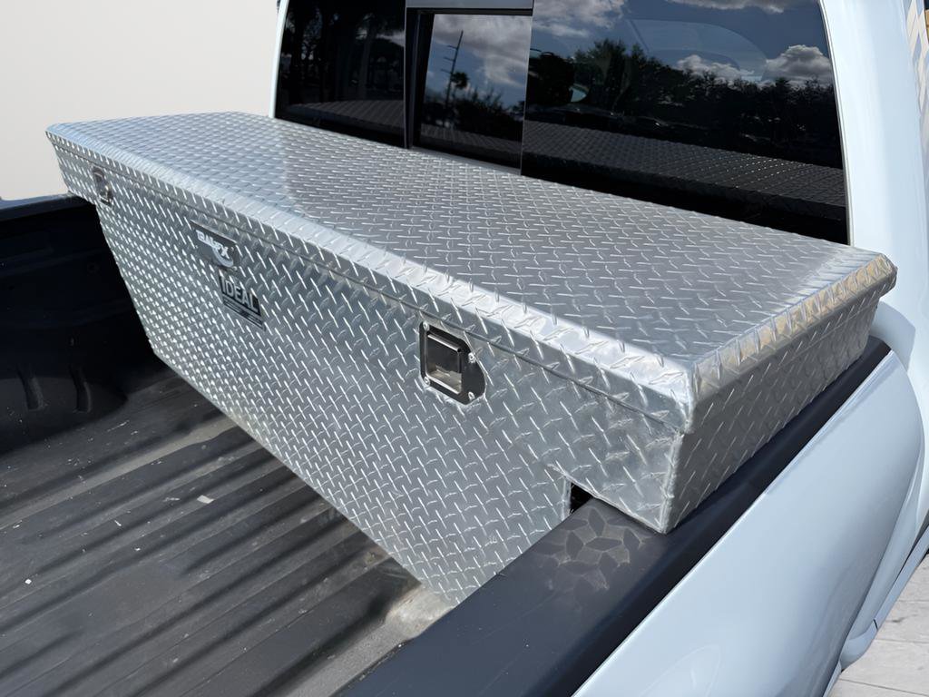 Used 2022 Nissan Titan S image 7