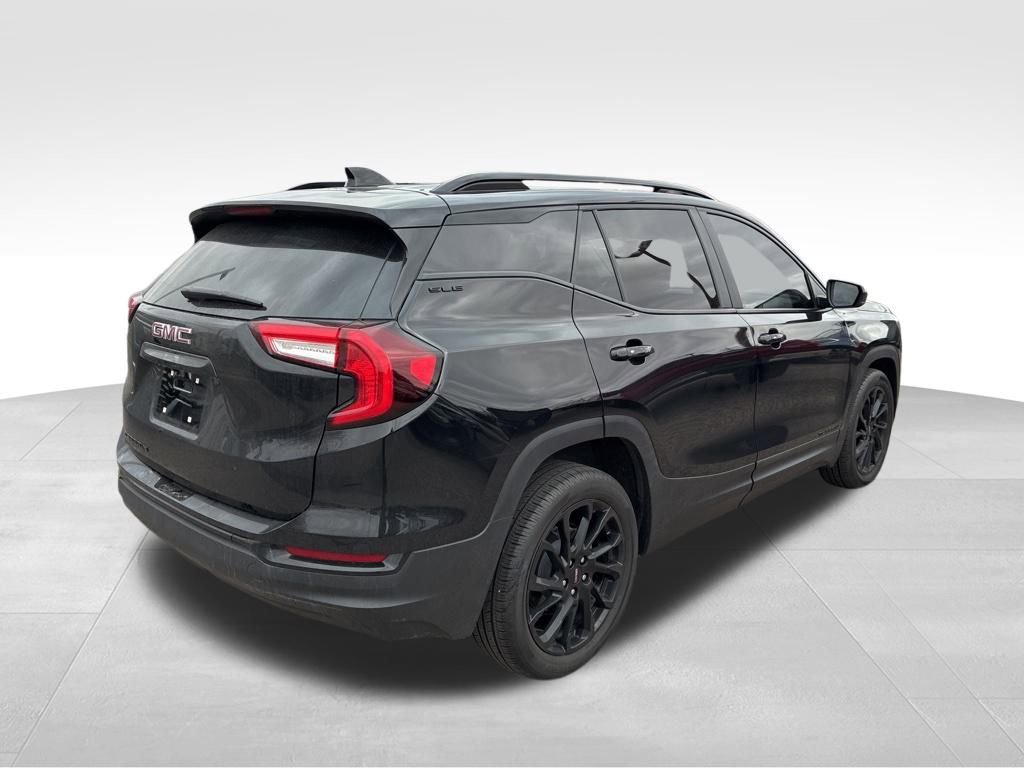 Used 2024 GMC Terrain SLE w/ Driver Convenience Package image 5