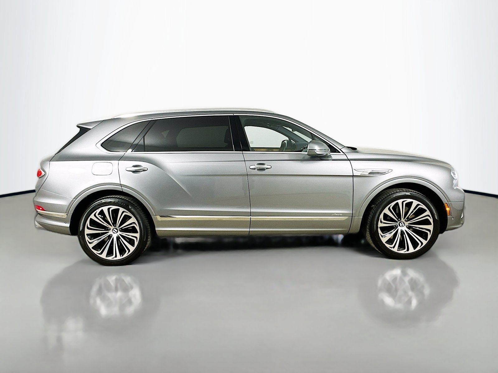 Used 2023 Bentley Bentayga Extended Wheelbase AWD/4WD image 5