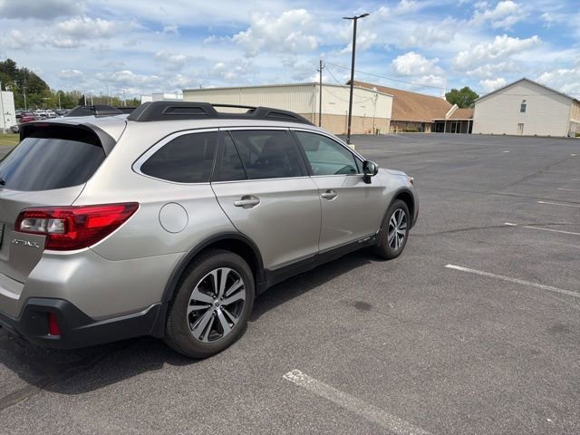Used 2018 Subaru Outback 2.5i Limited AWD/4WD image 3