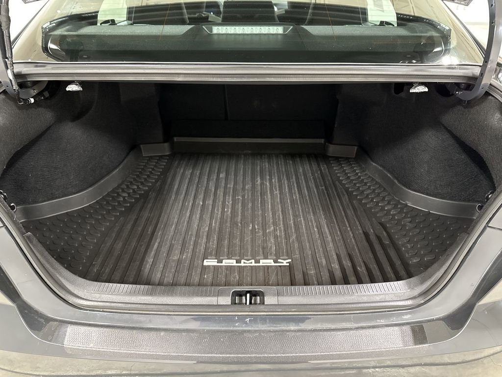 Used 2025 Toyota Camry SE w/ Convenience Package image 24