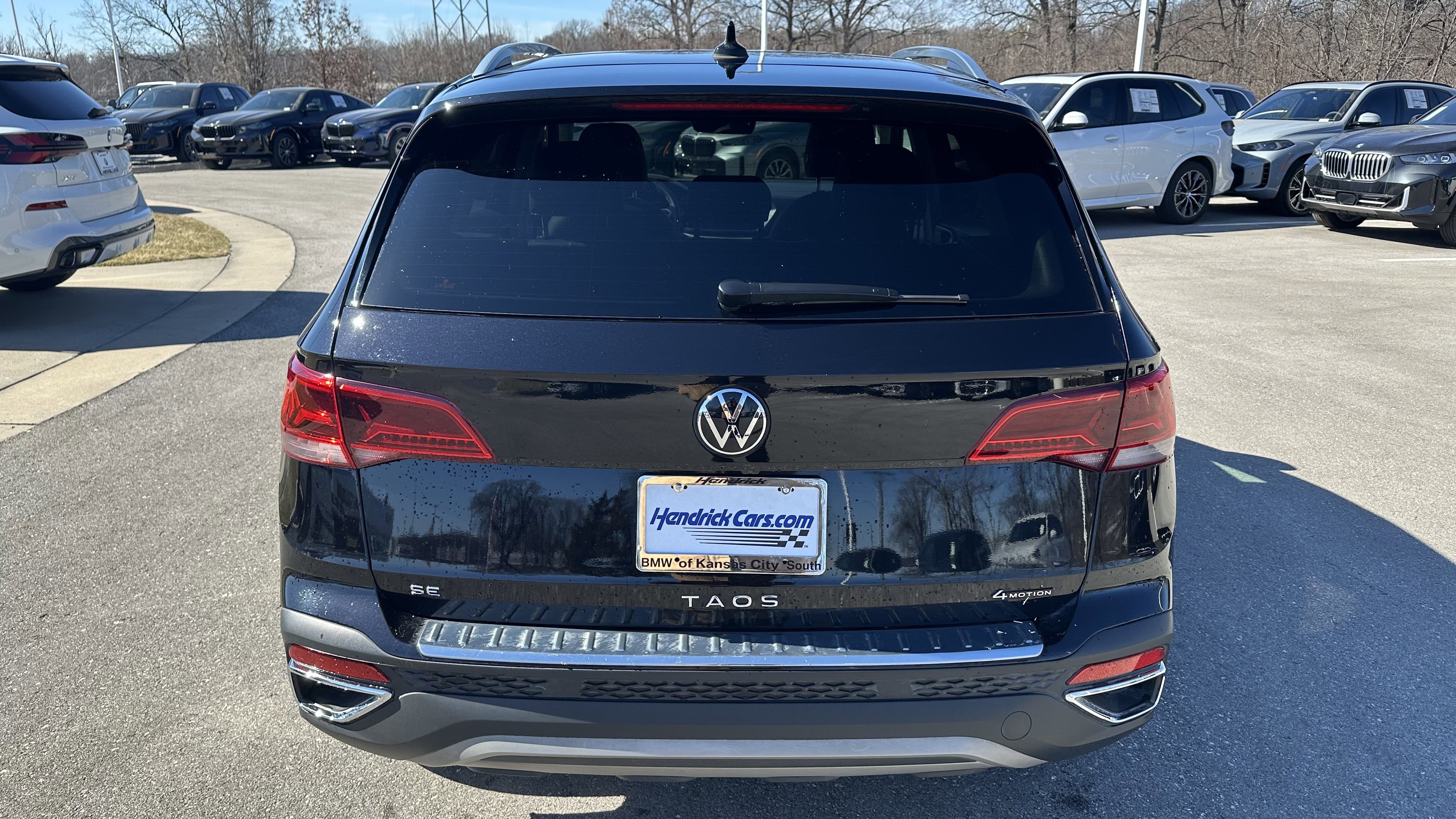 Used 2024 Volkswagen Taos SE w/ Panoramic Sunroof Package image 9