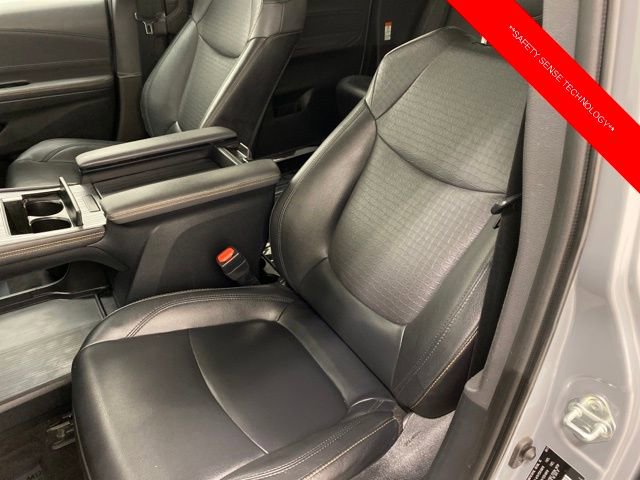 Used 2022 Toyota Sienna XLE Woodland Edition image 16