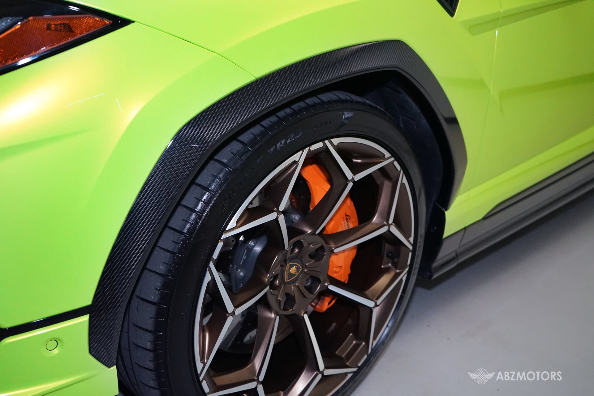 Used 2024 Lamborghini Urus Performante AWD/4WD image 16