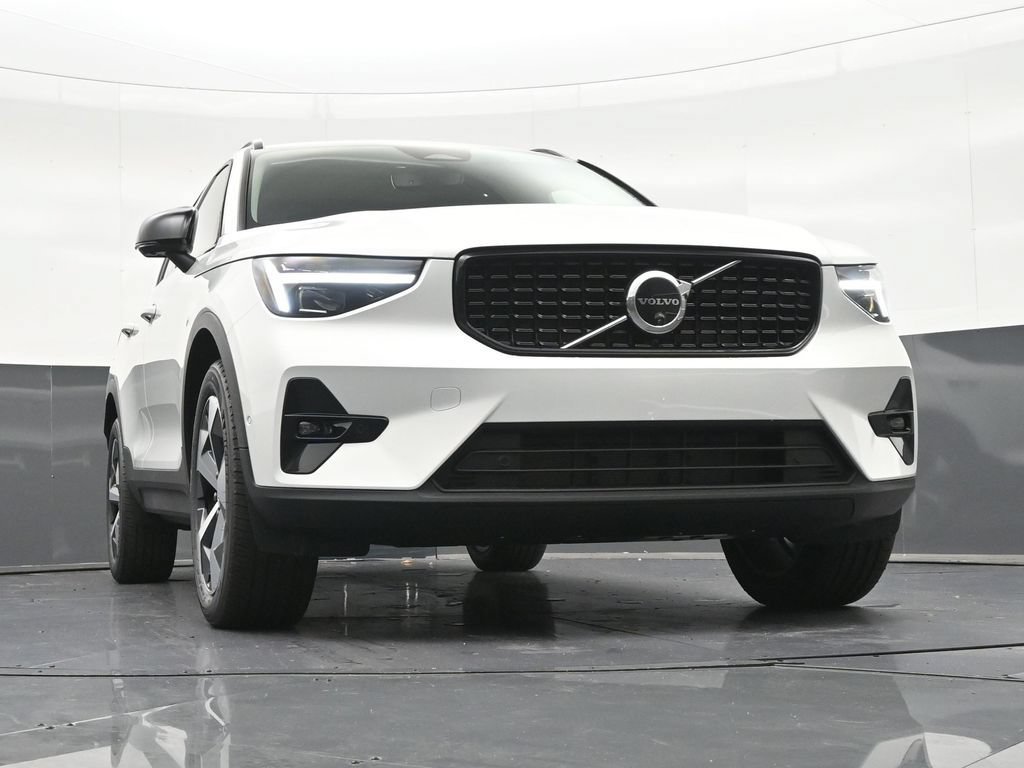 New 2026 Volvo XC40 B5 Plus w/ Climate Package AWD/4WD image 28