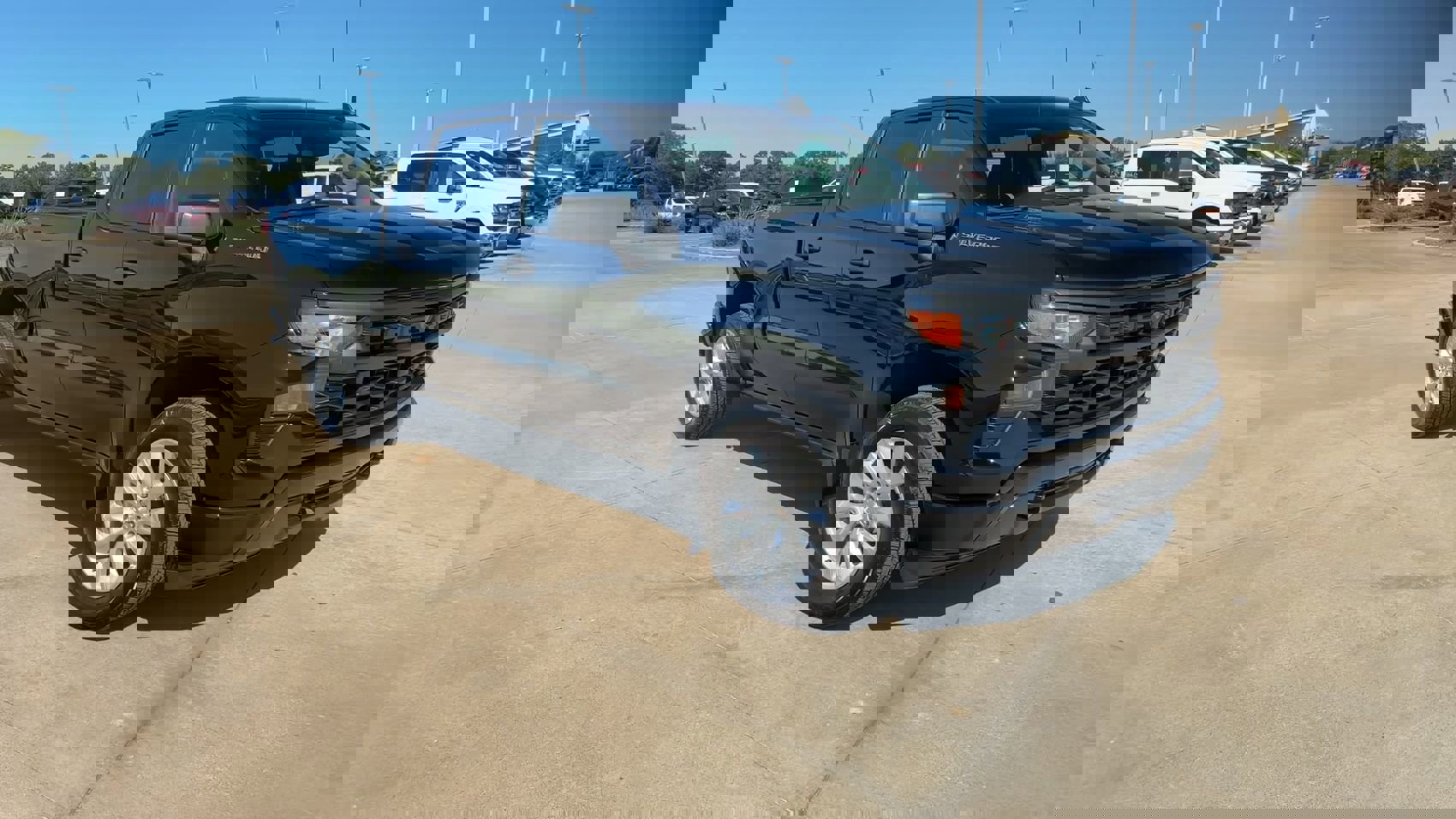 Used 2025 Chevrolet Silverado 1500 Custom image 3