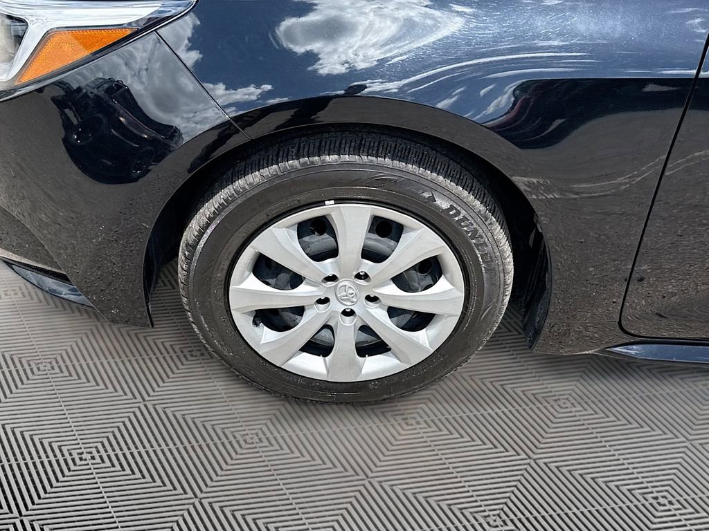 Used 2024 Toyota Corolla LE FWD image 33