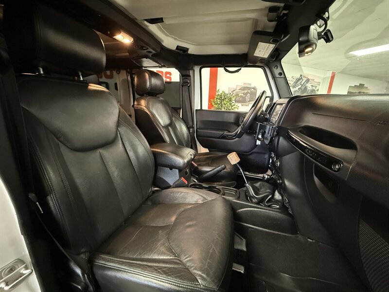 Used 2015 Jeep Wrangler Unlimited Sahara AWD/4WD image 14
