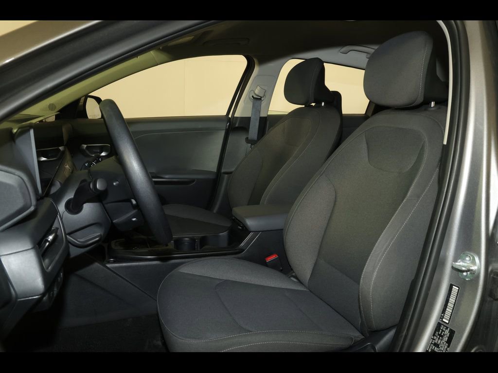 Used 2025 Kia K4 LXS image 19