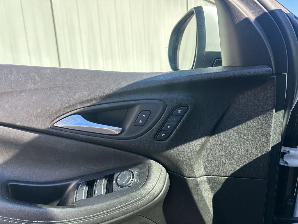 Used 2024 Buick Encore GX Avenir w/ Avenir Convenience Package image 21