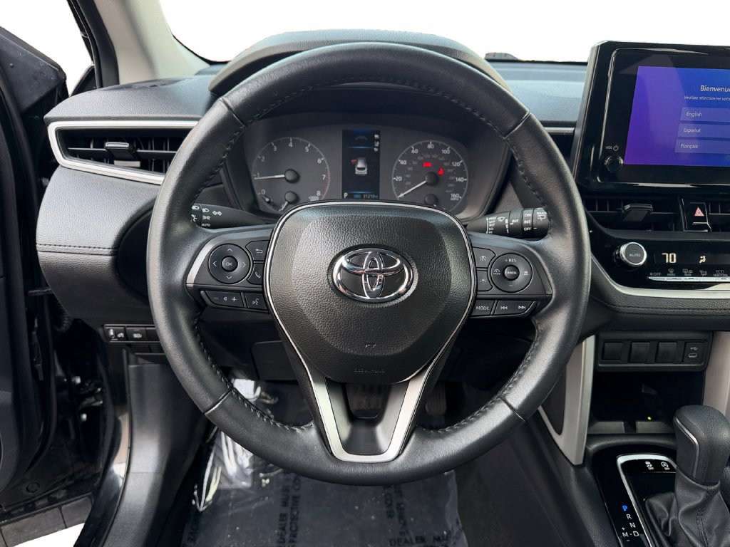 Used 2025 Toyota Corolla Cross LE FWD image 12
