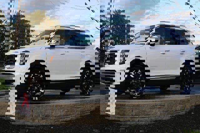 Used 2025 Kia Telluride SX
