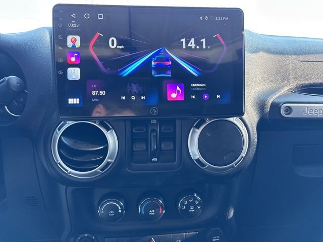 Used 2016 Jeep Wrangler Unlimited Sahara w/ Connectivity Group image 27