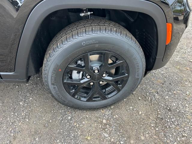 New 2025 Jeep Grand Cherokee Altitude image 33