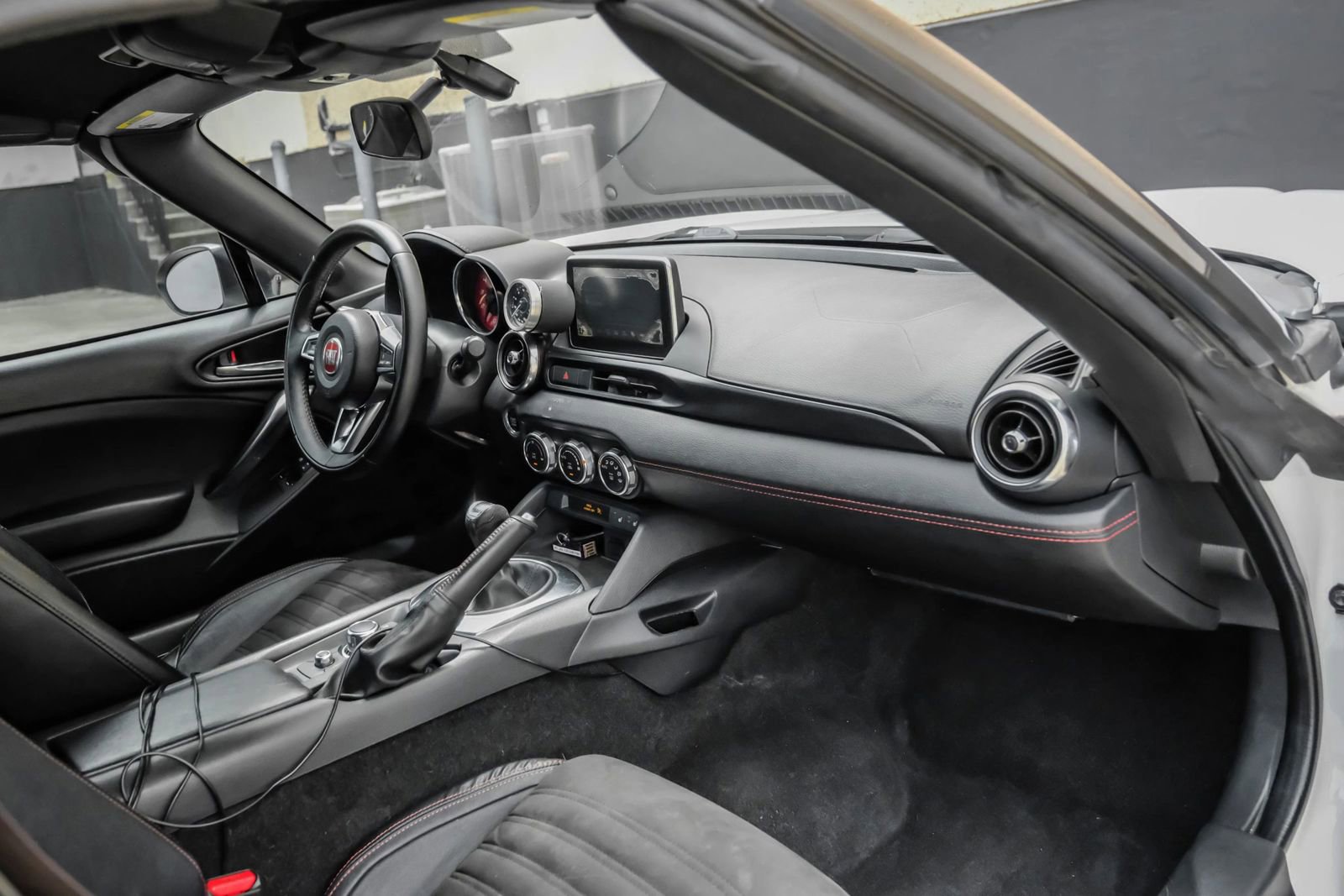 Used 2017 FIAT 124 Spider RWD image 13