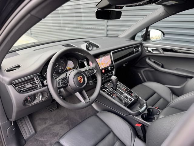New 2026 Porsche Macan AWD/4WD image 4