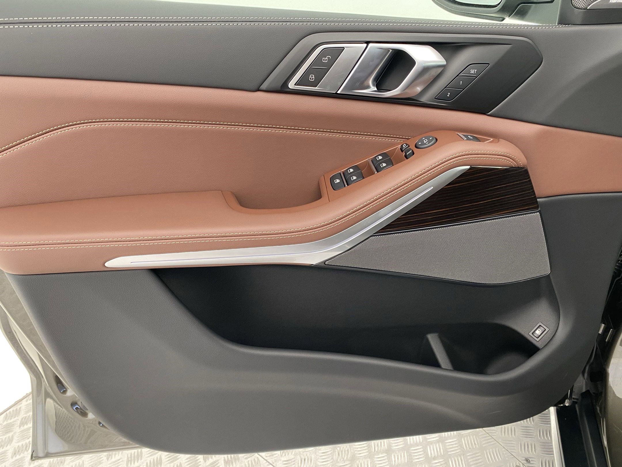 Used 2026 BMW X5 xDrive50e w/ Premium Package image 11