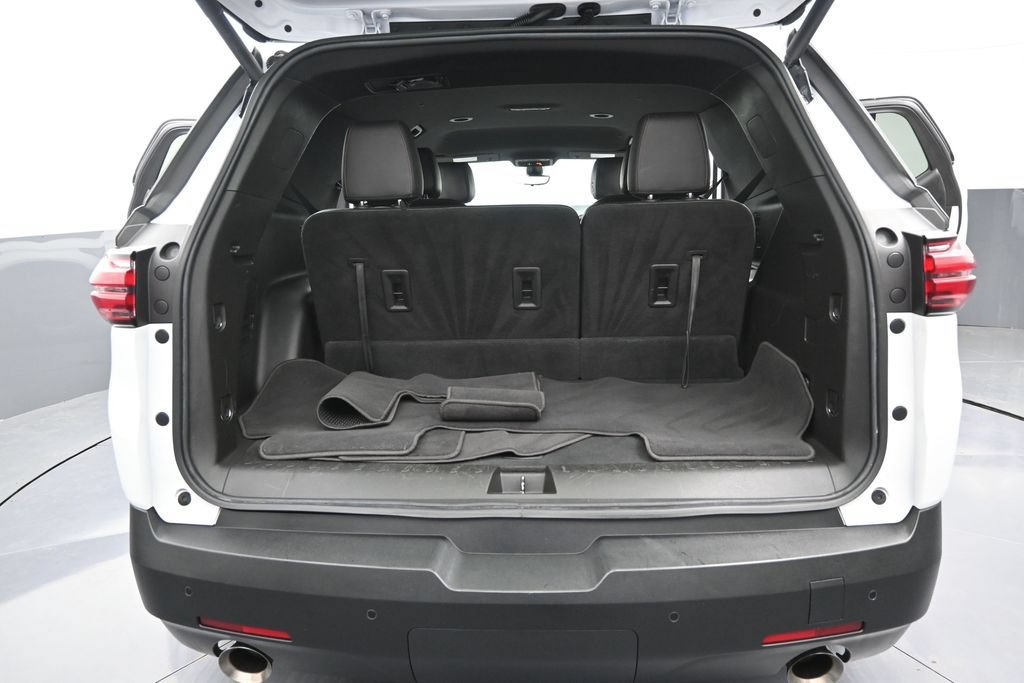 Used 2022 Chevrolet Traverse RS FWD image 11