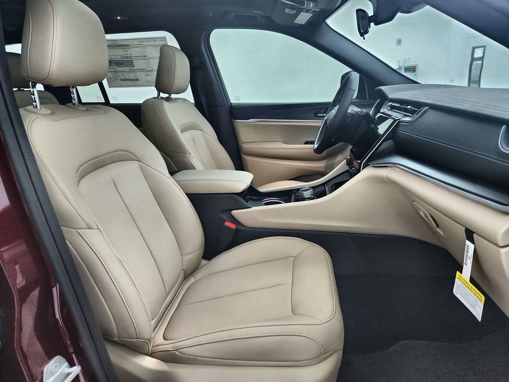 New 2025 Jeep Grand Cherokee Limited image 34