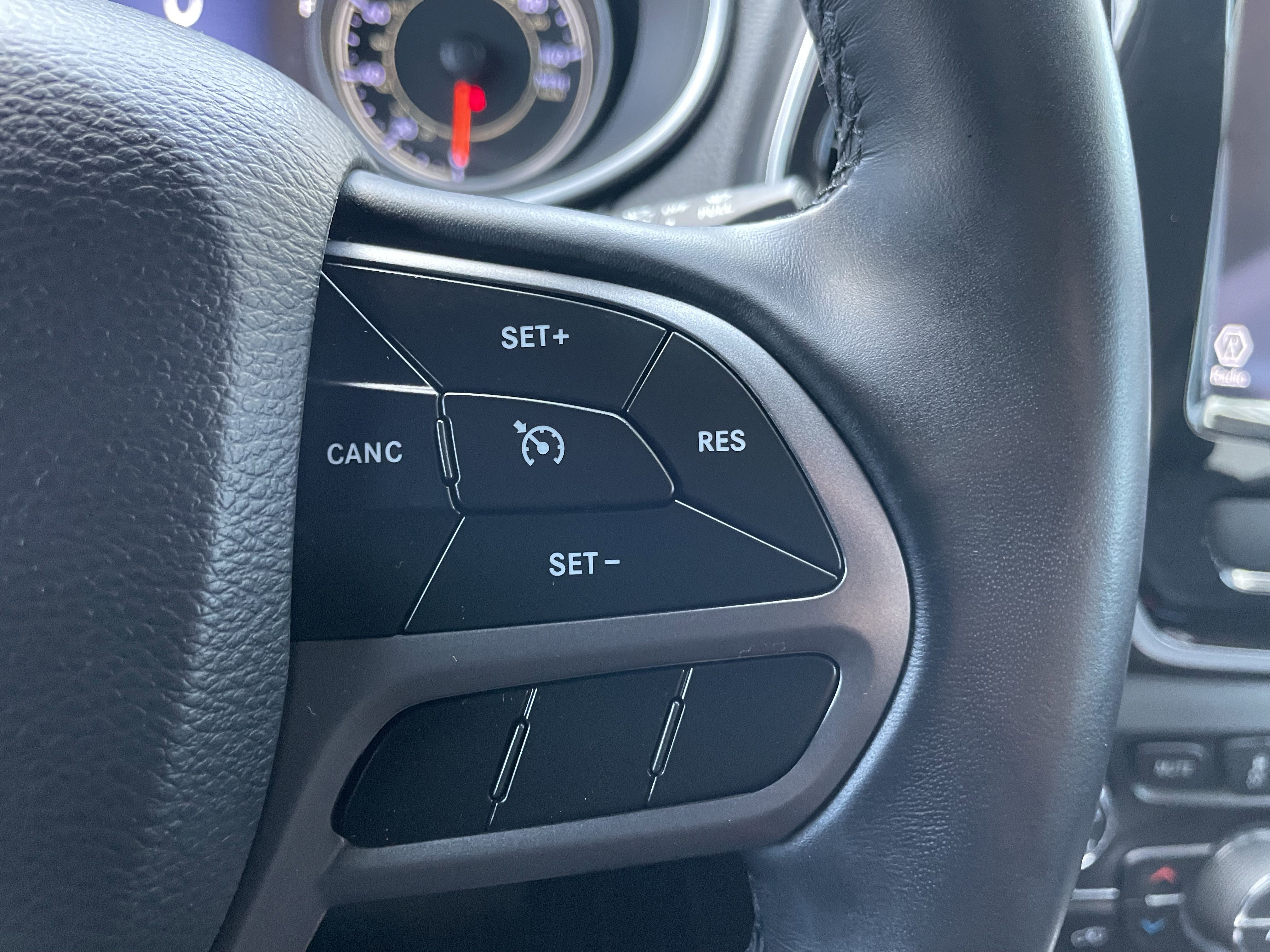 Used 2019 Jeep Cherokee Limited image 21