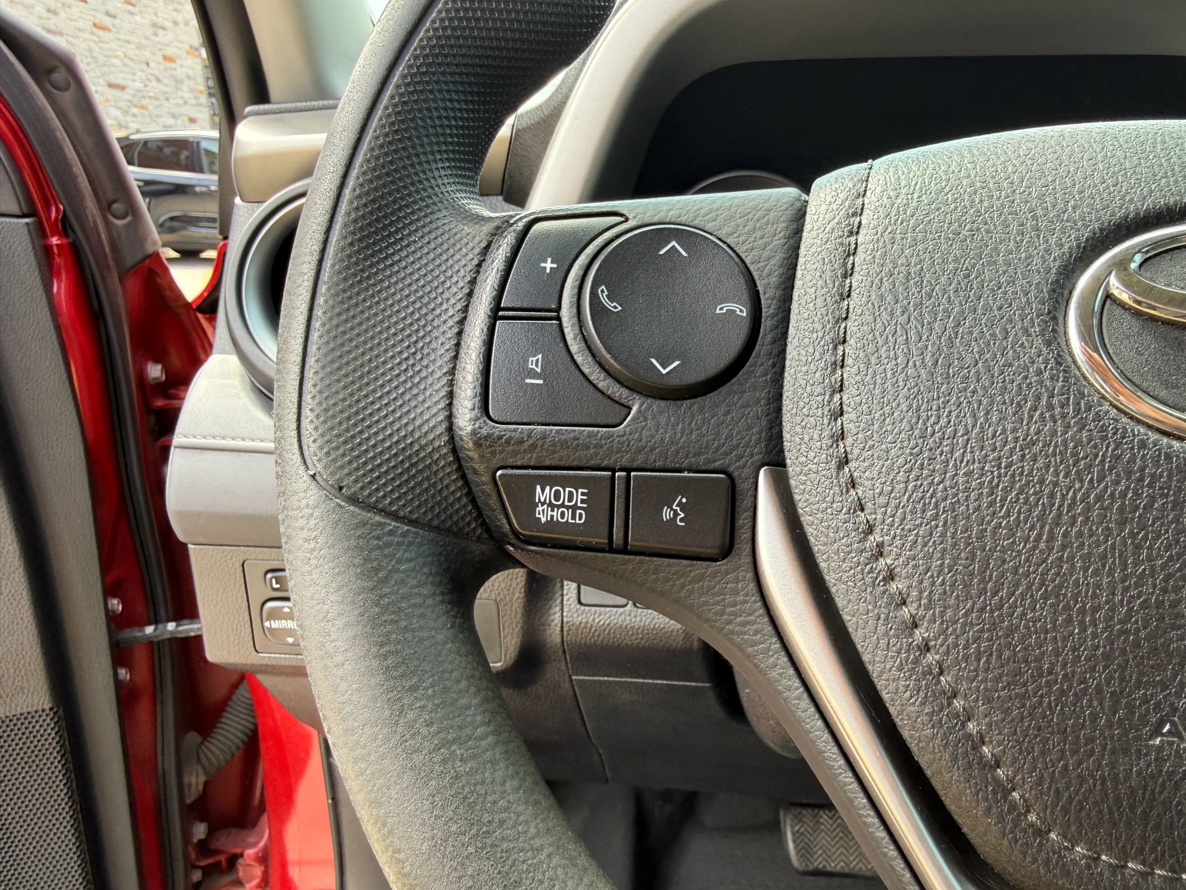 Used 2017 Toyota RAV4 LE FWD image 12