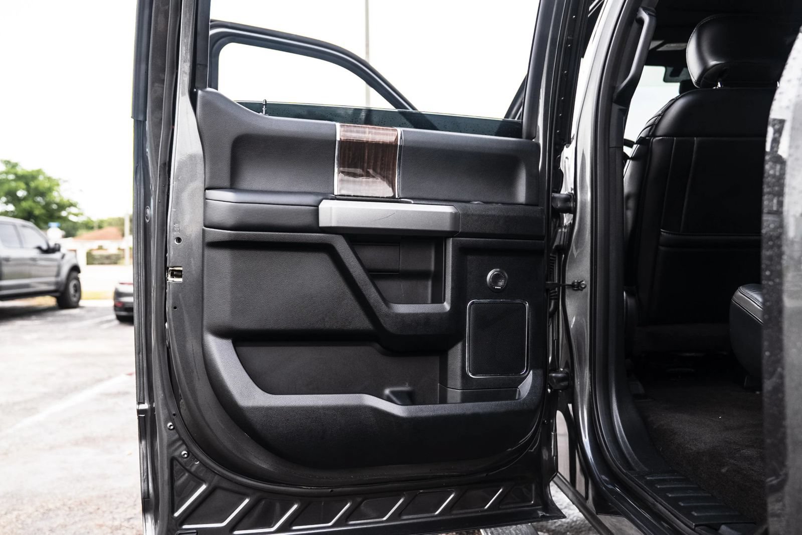 Used 2017 Ford F250 Platinum w/ Platinum Ultimate Package AWD/4WD image 18