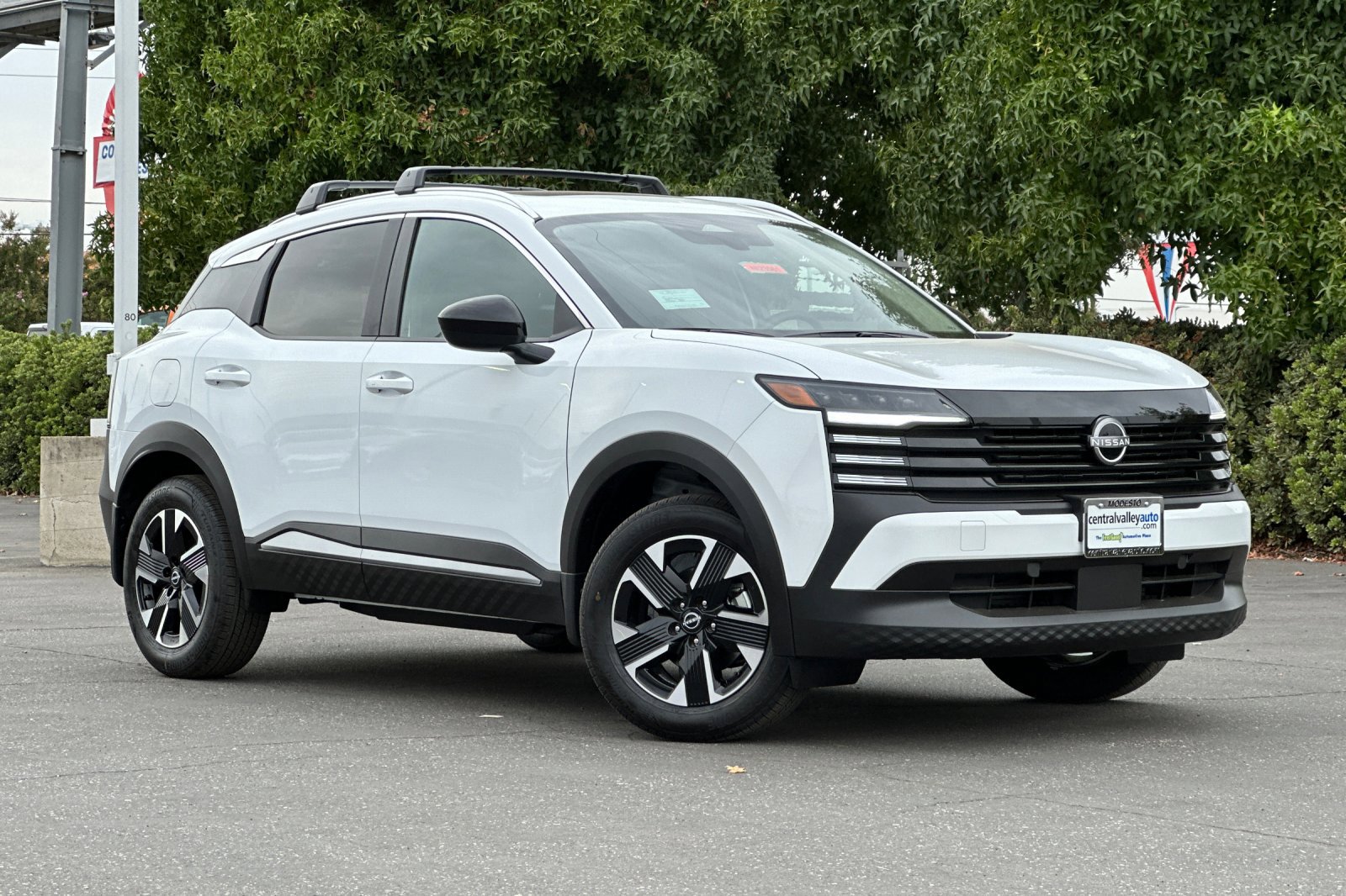 New 2026 Nissan Kicks SV w/ SV Premium Package image 2