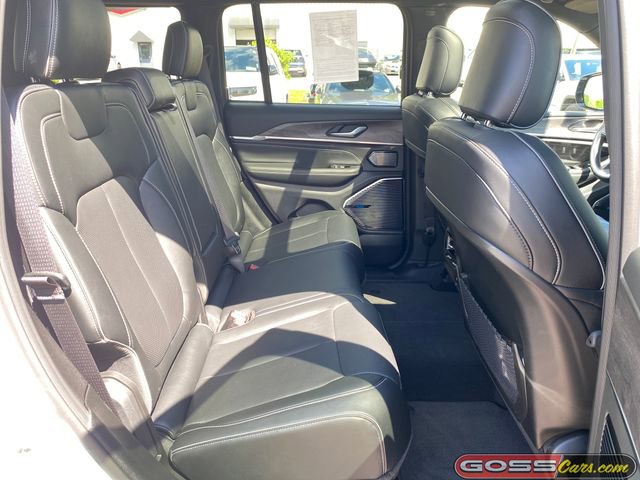 Certified 2022 Jeep Grand Cherokee Overland AWD/4WD image 8