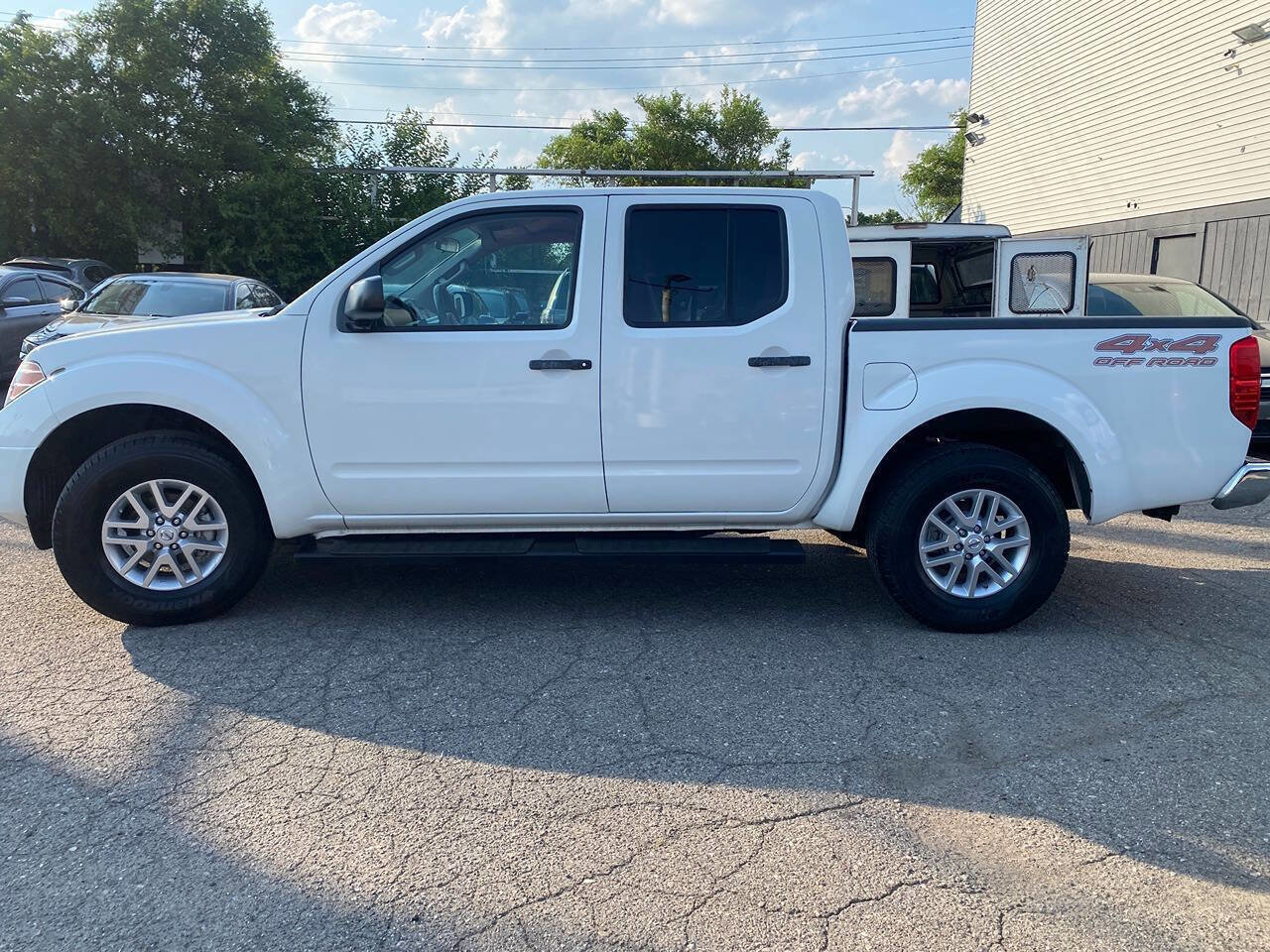 Used 2016 Nissan Frontier SV image 14