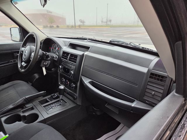 Used 2011 Jeep Liberty Sport AWD/4WD image 30