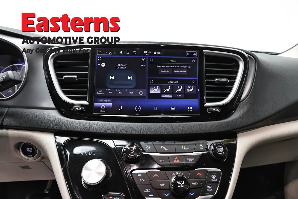 Used 2023 Chrysler Pacifica Touring-L FWD image 12