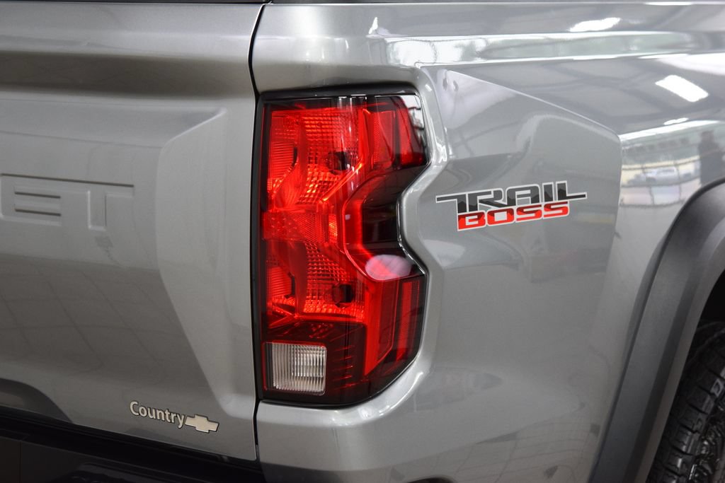 Used 2024 Chevrolet Colorado Trail Boss w/ Technology Package AWD/4WD image 19