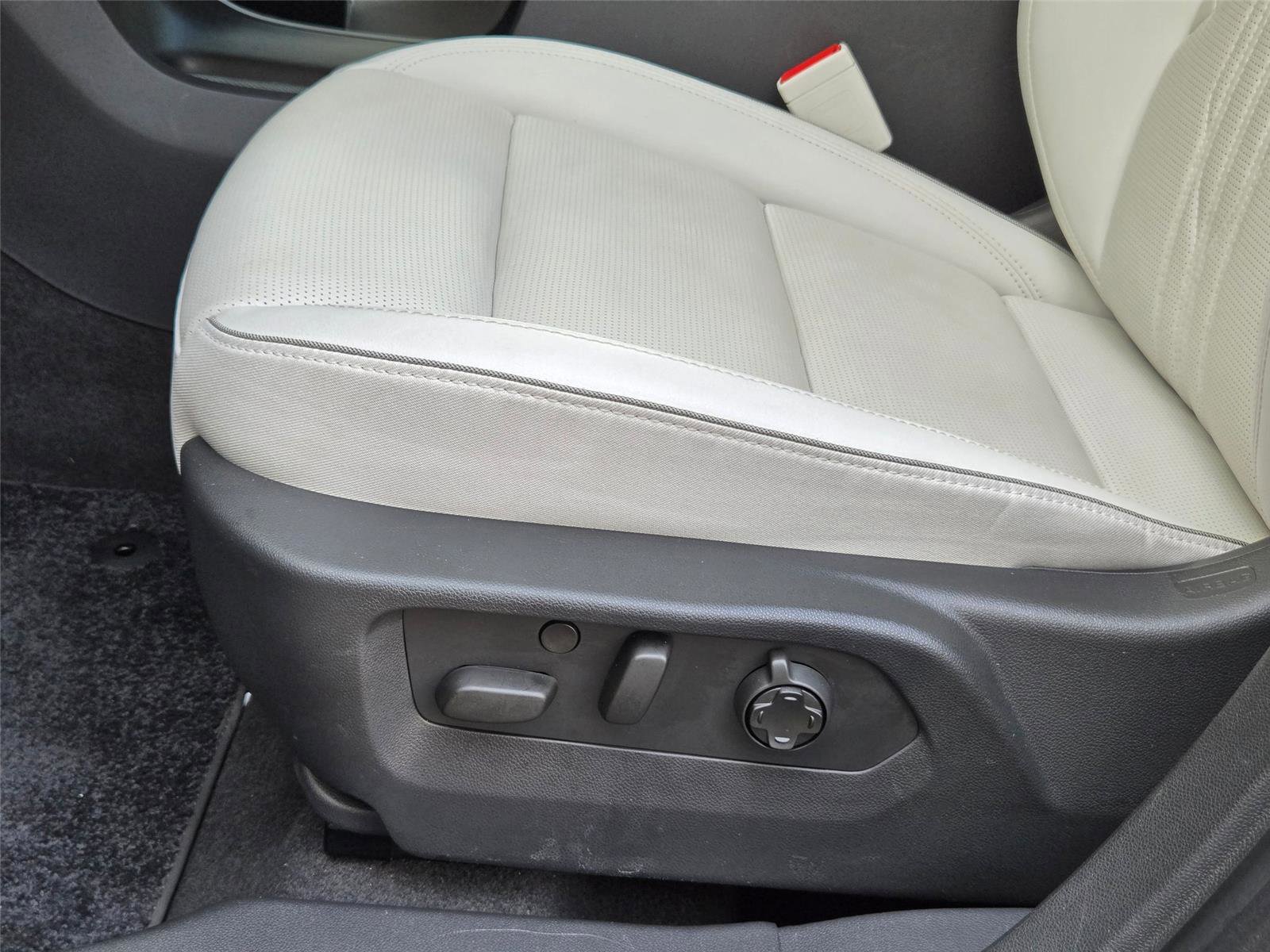 Used 2025 Buick Envision Avenir AWD/4WD image 28