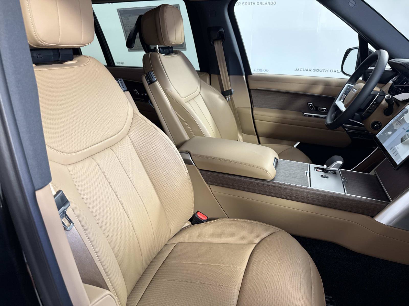 New 2026 Land Rover Range Rover Long Wheelbase SE AWD/4WD image 11
