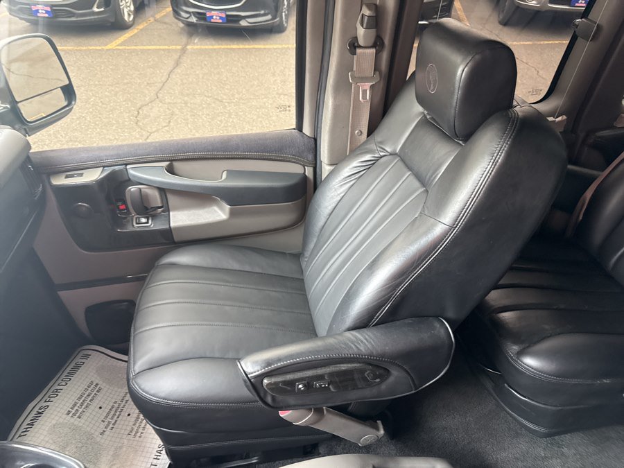 Used 2014 Chevrolet Express 2500 Extended RWD image 17